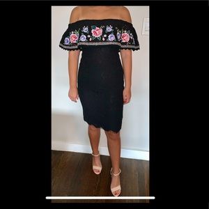 Off the shoulder lace floral midi dress size m